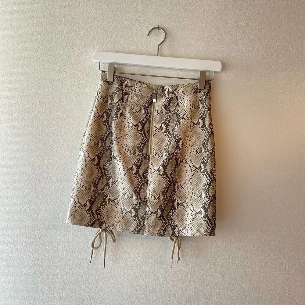 Runaway - Snakeskin Mini Skirt Sand - Picture 4 of 5